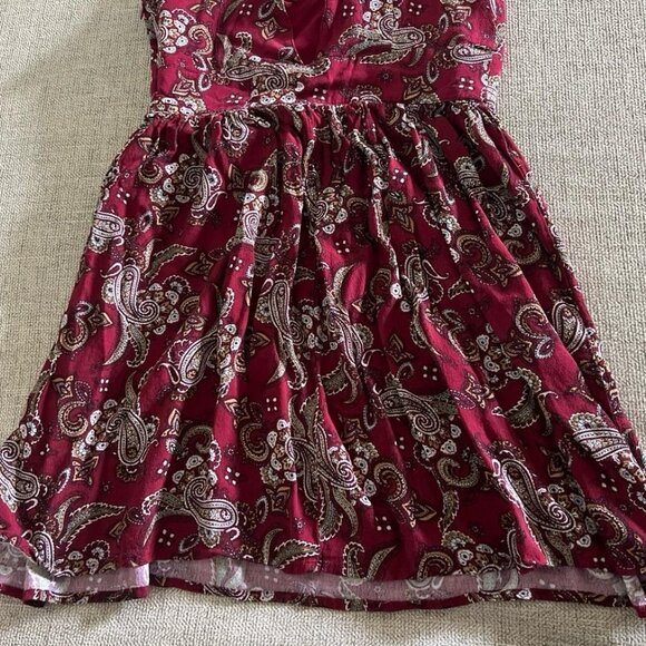 Exclusive Women’s Maroon - Picture 2 of 3